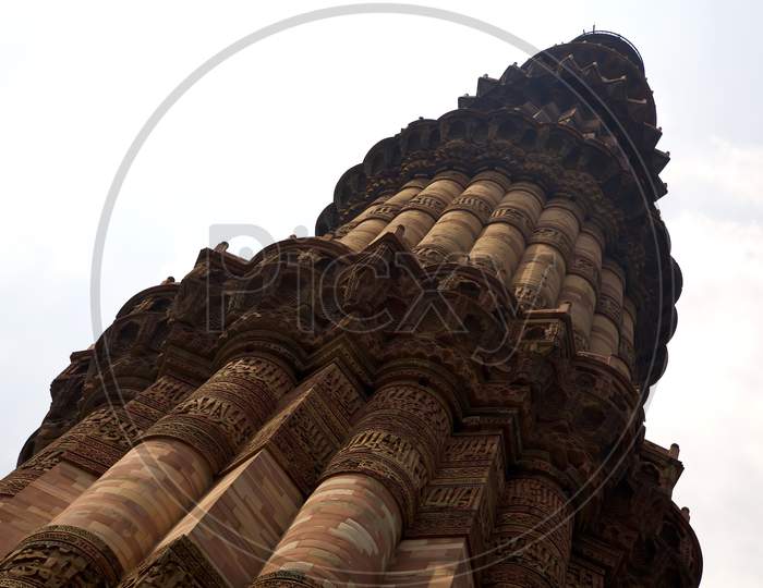 The Qutub Minar Is A 73-Metre Tall Tapering Tower Of Five Storeys In India. Looking Up At The Qutub Minar Can Make You Feel A Bit Dizzy.