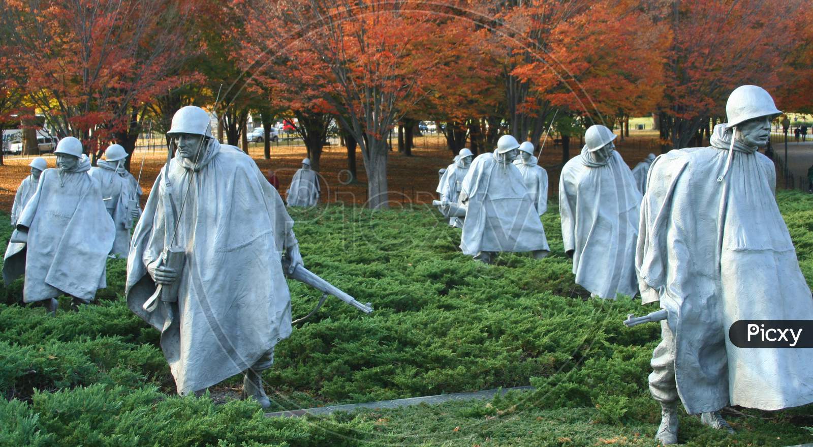 Korean War Memorial In Autumn (Dc 0157)