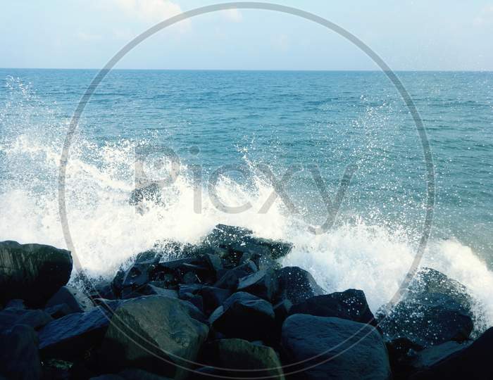 Beautiful natural sea waves and stone background wallpaper