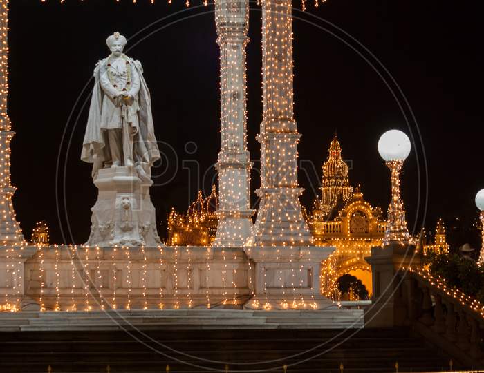 Maharajah Circle with Palace lighting