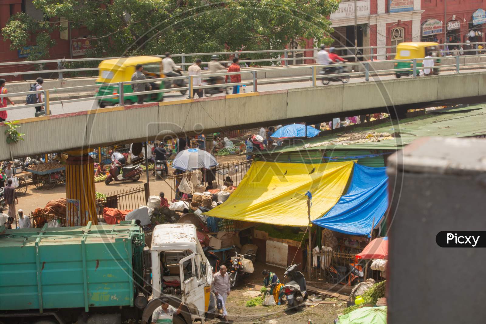 Bangalore, India - 4Th June 2019 : Aerial View Of Busy People At Kr Market Also Known As City Market, It Is The Largest Wholesale Market Dealing With Commodities In Bangalore, India