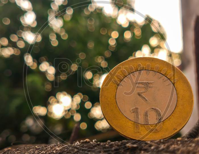 The Indian 10 rupees coin.