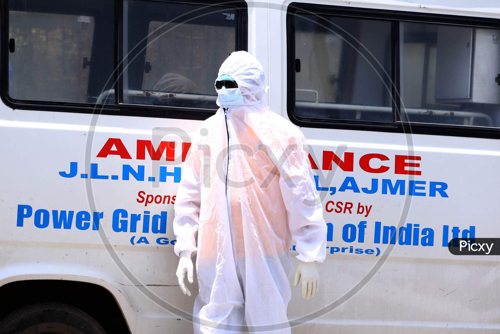 Health Workers Wear Personal Protective Equipment (Ppe) During Cremation Of a Woman Who Died Due To The Coronavirus Disease (Covid-19), At A Crematorium In Ajmer, Rajasthan, India On 08 June 2020.