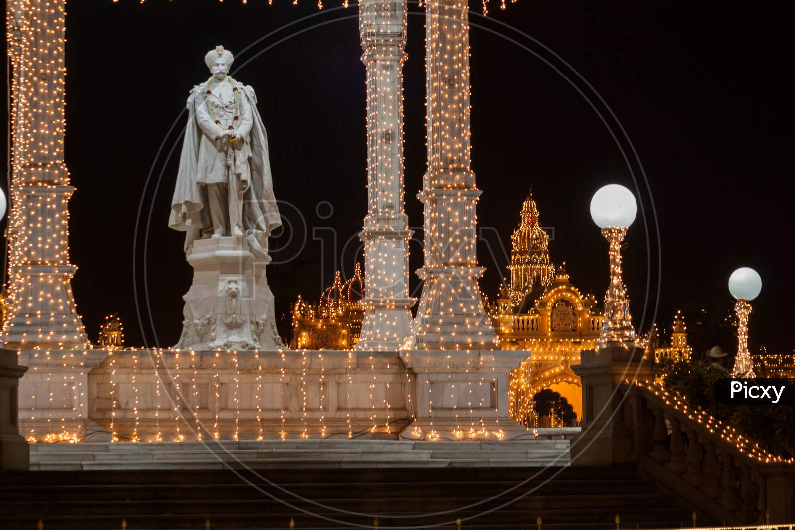 Maharajah Circle with Palace lighting