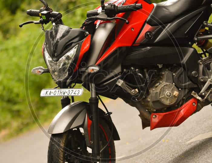 Bajaj Pulsar 200 Ns Parked At The Center Of The Road.