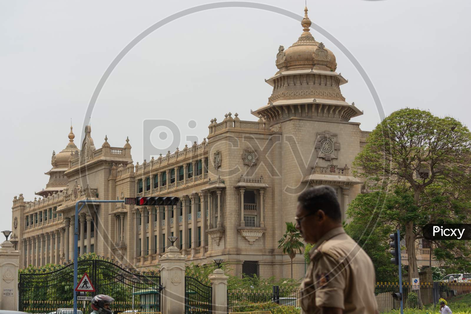 Bangalore, Karnataka India-June 04 2019 : Selective Focus On Vidhan Soudha And Traffic Signal With Karnataka Police Moving Infront Of Vidhana Soudha