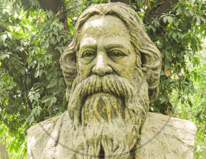 Close up shot of Rabindranath Tagore idol