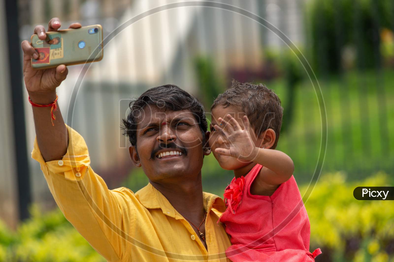 Bangalore, Karnataka India-June 04 2019 : Father And Little Cute Daughter Taking Picture Or Selfie With Mobile Phone Or Cellphone Camera At Tourist Places