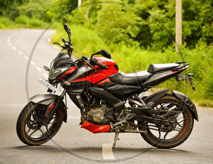 Bajaj Pulsar 200 Ns Parked At The Center Of The Road.