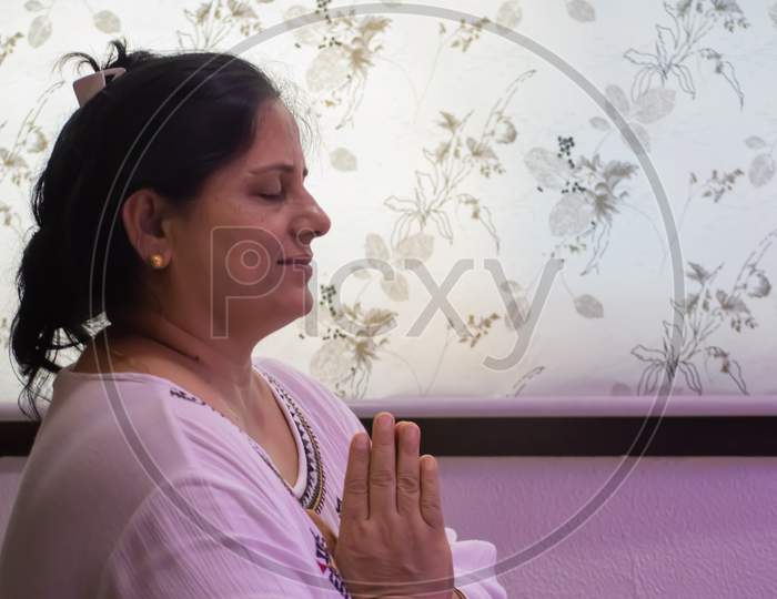 Indian woman praying.