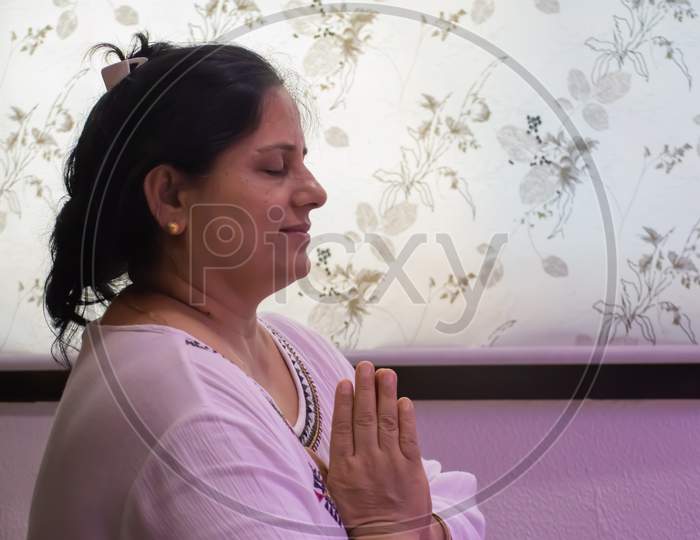 Indian woman praying.