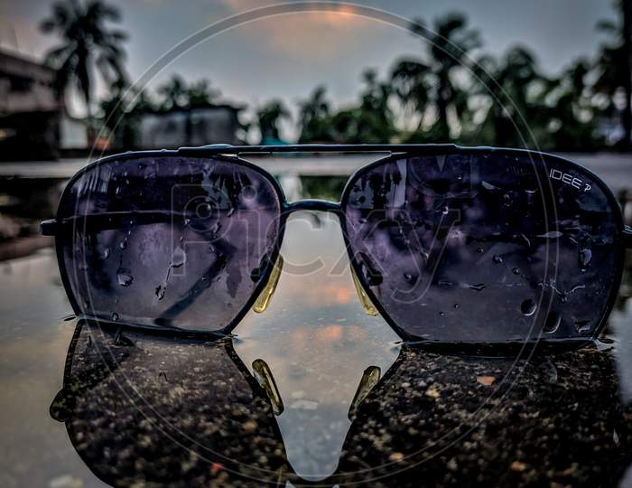Sunglasses, sky, cloud, water& reflection
