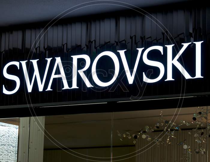 Illuminated Swarovski Logo