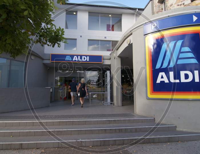 People Entering Aldi Supermarket