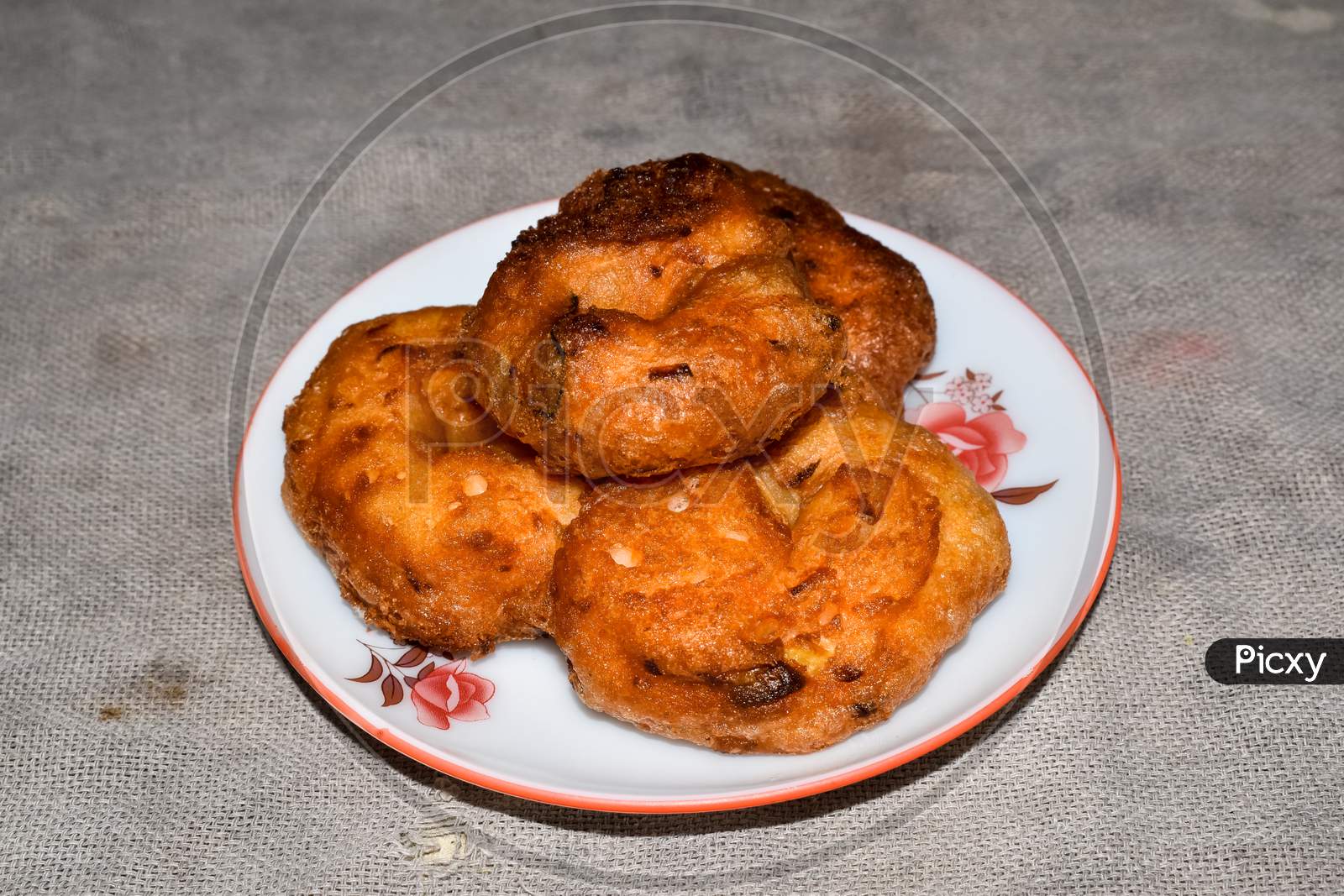 image-of-south-indian-cuisine-medu-vadai-or-vada-very-popular-south