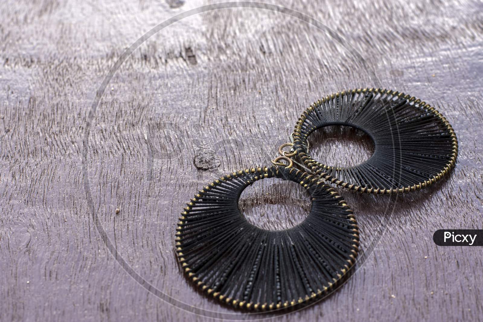 Black Color Ear Ring With Beautiful Design