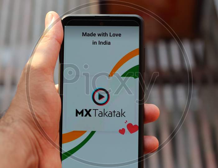 MX Takatak application on smartphone , By MX Player