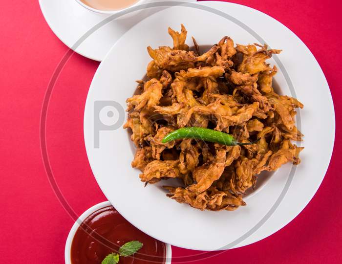 Pyaj Pakode OR Kanda bhaji Or Onion Bhajji
