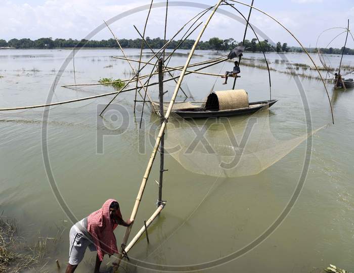 Image of Fishing In Manjira Reservoir / Locals Fishing / Manjira ...