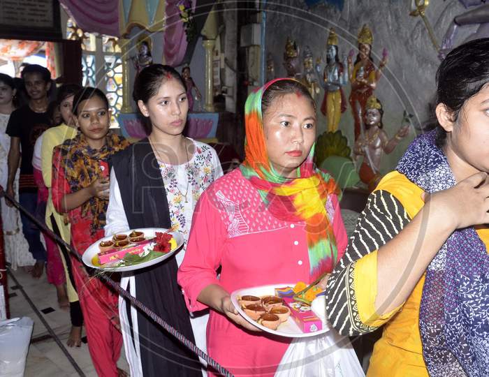 Devotees in queue to offer prayers to Lord Ganesha