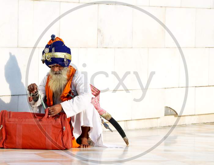 Amritsar, India - December 03, 2019: Unidentified Sikh Man Visiting The Golden Temple In Amritsar, Punjab, India. Sikh Pilgrims Travel From All Over India To Pray At This Holy Site.