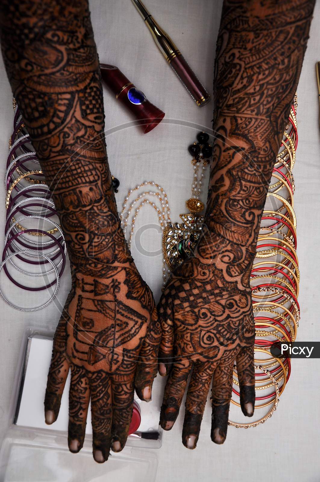 Dangerous 'black henna' tattoos leaving Bali tourists with permanent scars