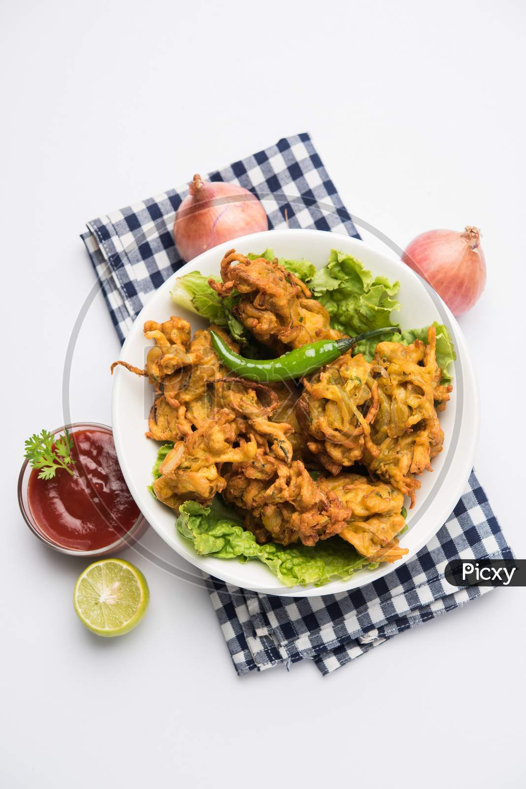 Crispy Kanda bhaji/Bhajji or Pyaj Pakode or fried onion pakora