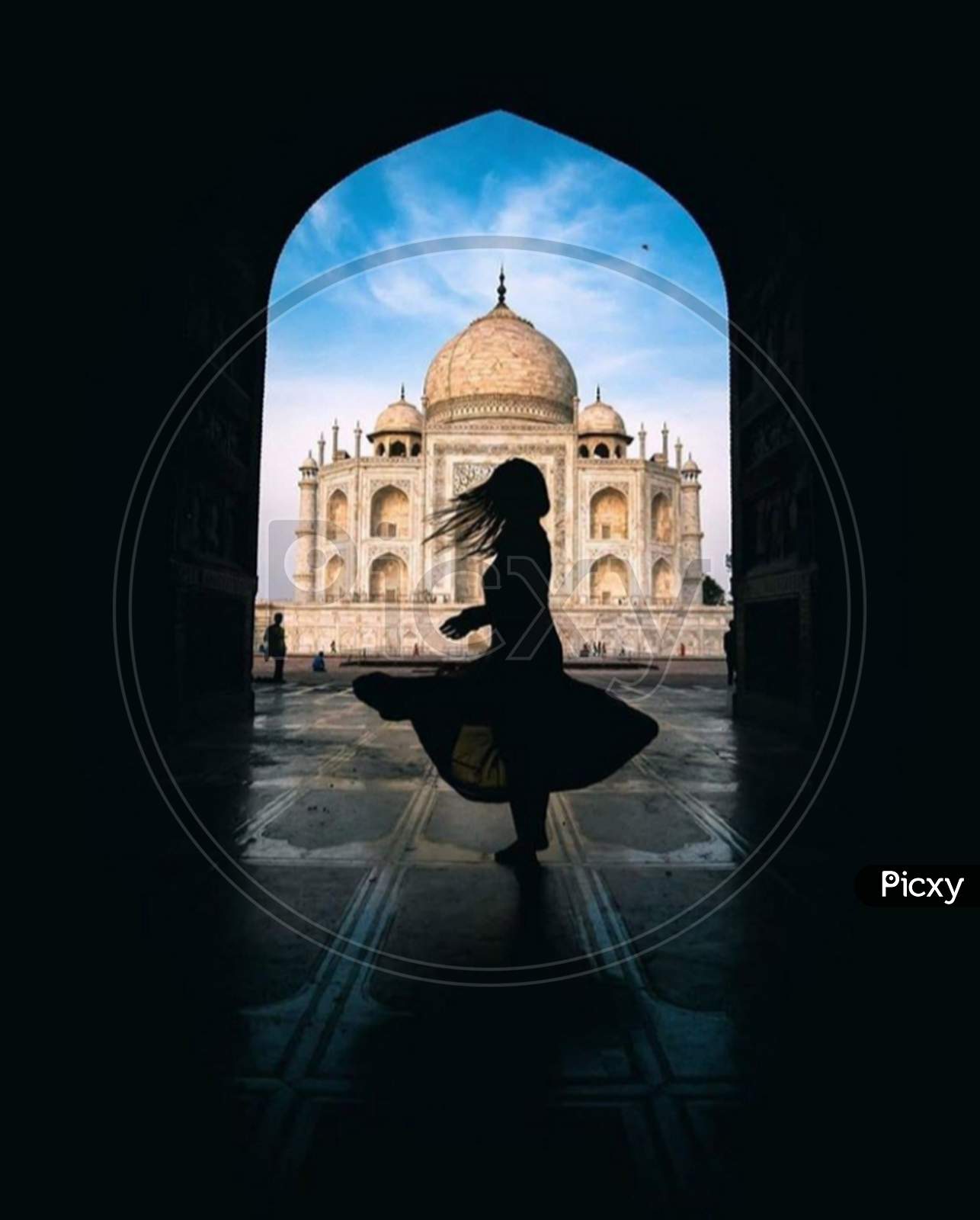 Girl dancing in front of Taj Mahal
