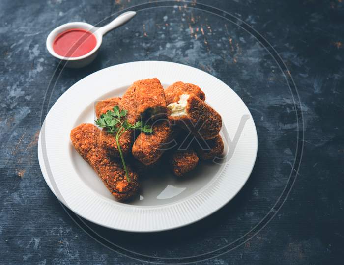 Kurkuri paneer fingers or pakora/pakoda snacks also known as Crispy Cottage Cheese Bars, served with tomato ketchup as a starter