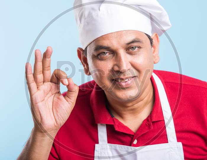 Image Of Indian Male Chef Cook In Apron And Wearing Hat Qy803941 Picxy 