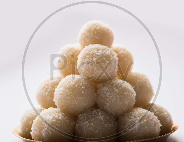 Coconut Sweet Laddoo OR Nariyal Laddus