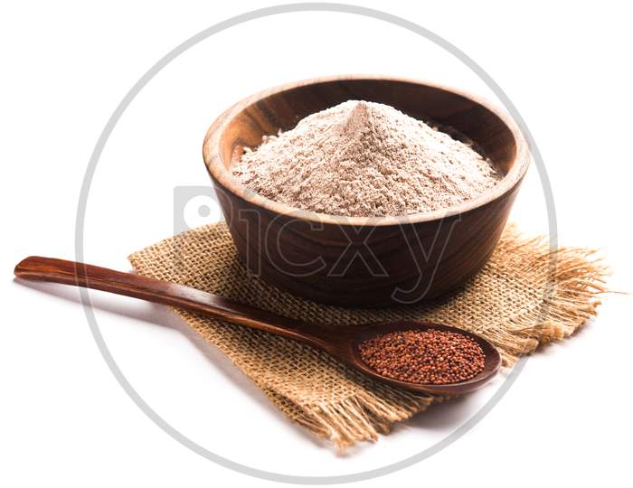 Raw Ragi or Nachni grain with powder