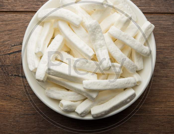 crispy potato stick snacks in macaroni shape