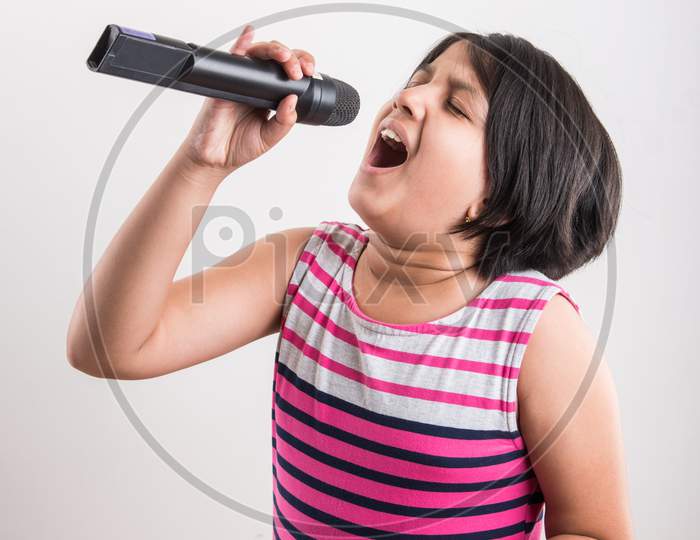 Little indian Girl singing in Mic