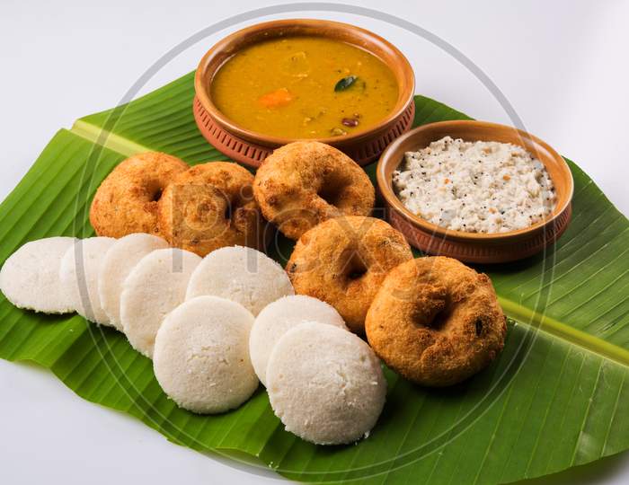 idli, vada with chutney and sambar, south Indian food