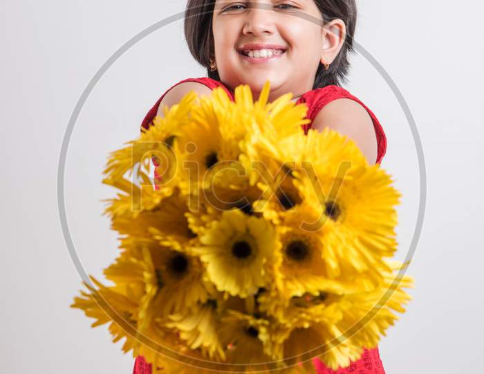 Small girl holding flower bouquet / bunch of flowers