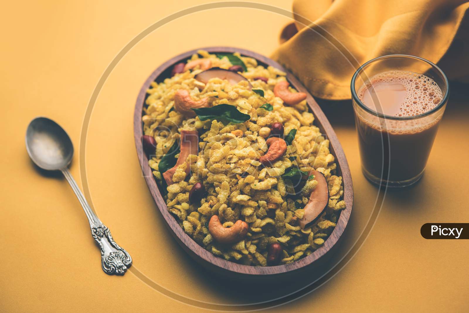Jada Poha Namkeen Chivda / Thick Beater Rice Chiwda is a jar snack with a mix of sweet, salty and nuts flavours, served with tea