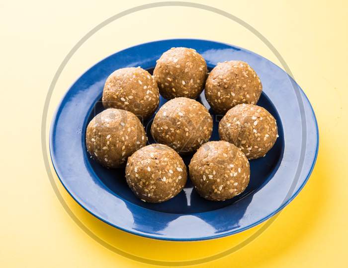 Tilgul / Til Gul laddu OR Sesame sweet ball and cake or Vadi
