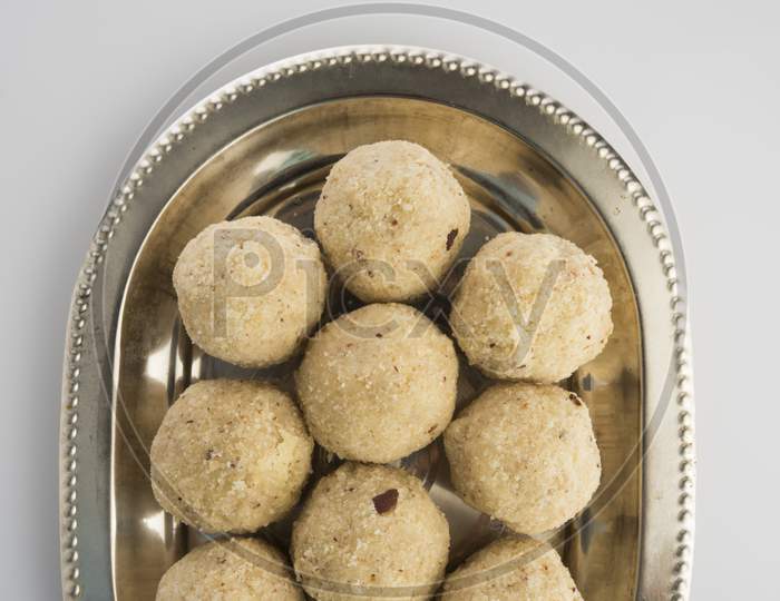 Homemade Coconut Sweet Laddoo OR Nariyal Laddu