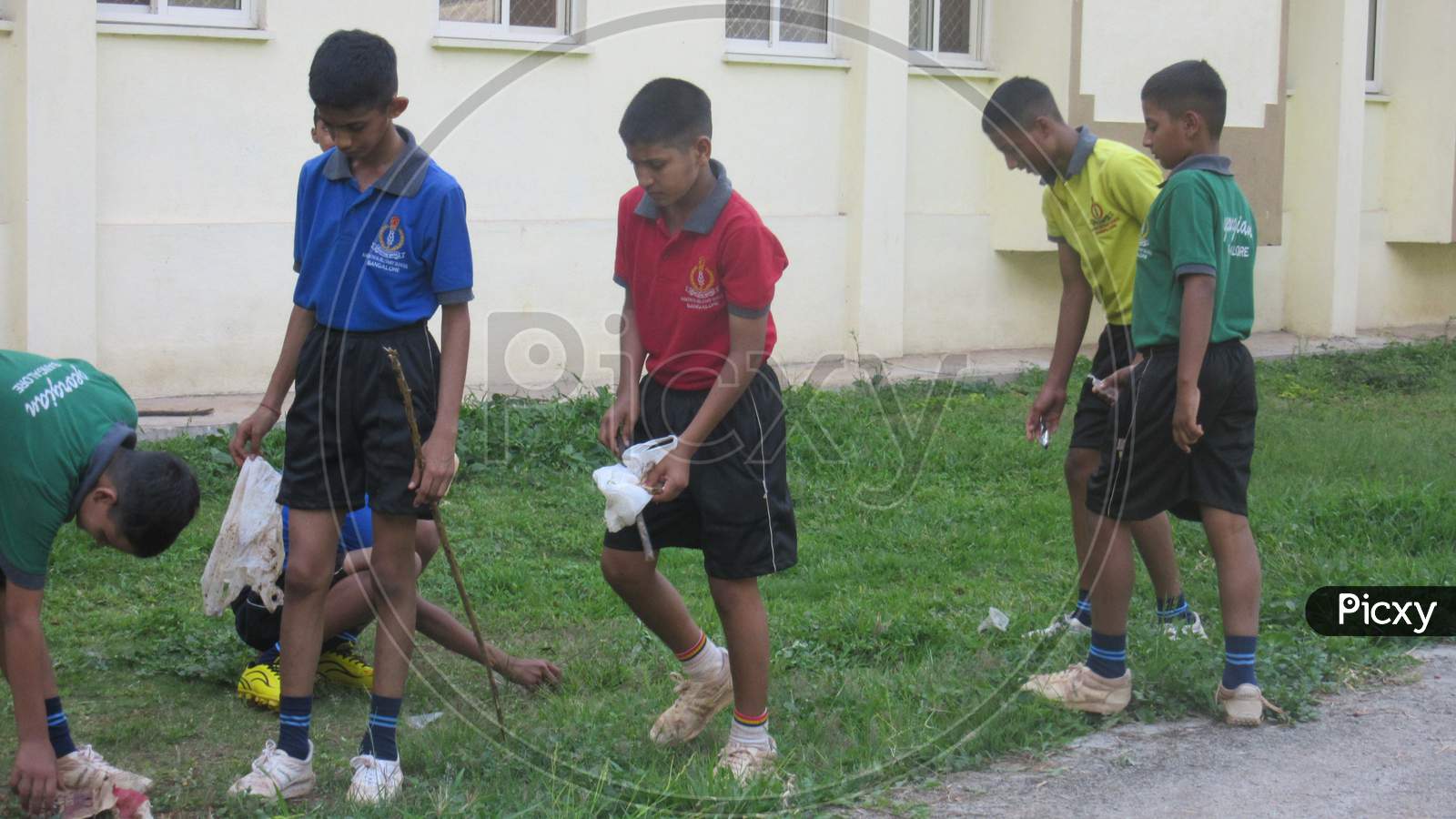 Cadets cleaning the park