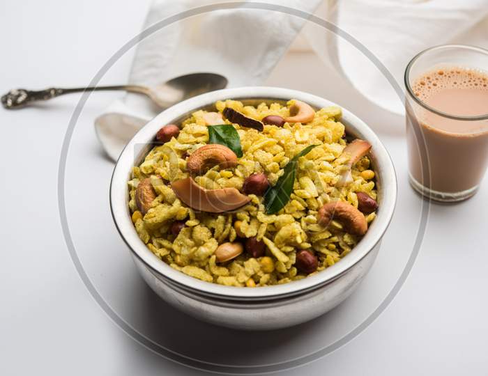 Jada Poha Namkeen Chivda / Thick Beater Rice Chiwda is a jar snack with a mix of sweet, salty and nuts flavours, served with tea