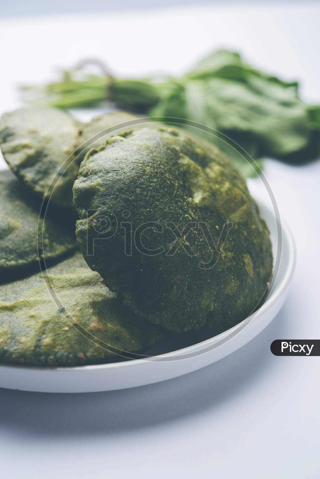Image of Palak Puri or Spinach Poori-IE980277-Picxy