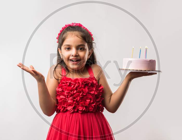 Llittle girl with cake celebrating birthday