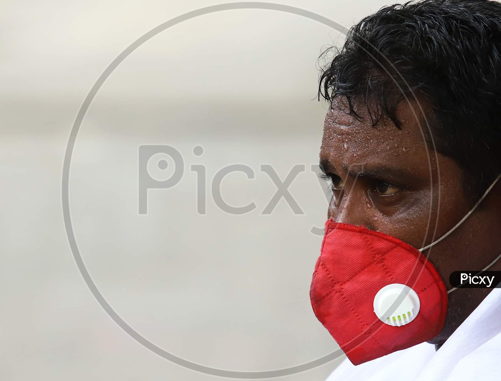 A hearse van driver sweats during the funeral of a Covid-19 patient at Nigambodh Ghat, Delhi on July 06, 2020