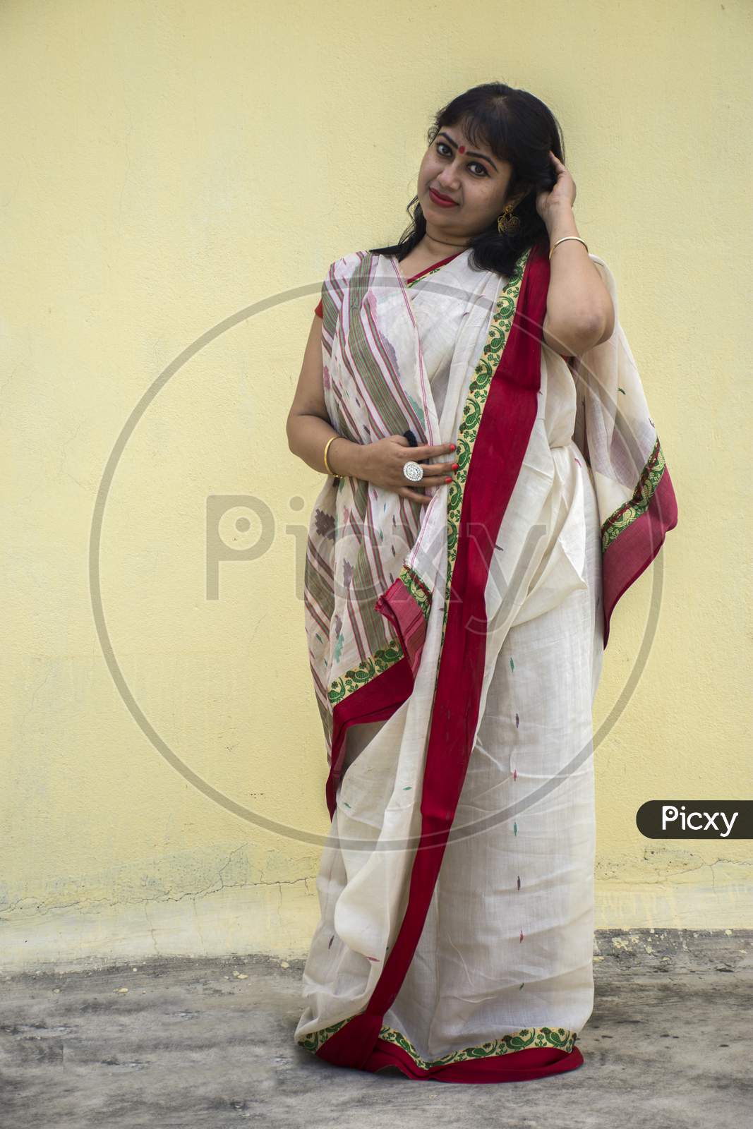 Kolkata Saree 101: the Perfect Outfit for a Bengali Bride & Must You Wear  It!