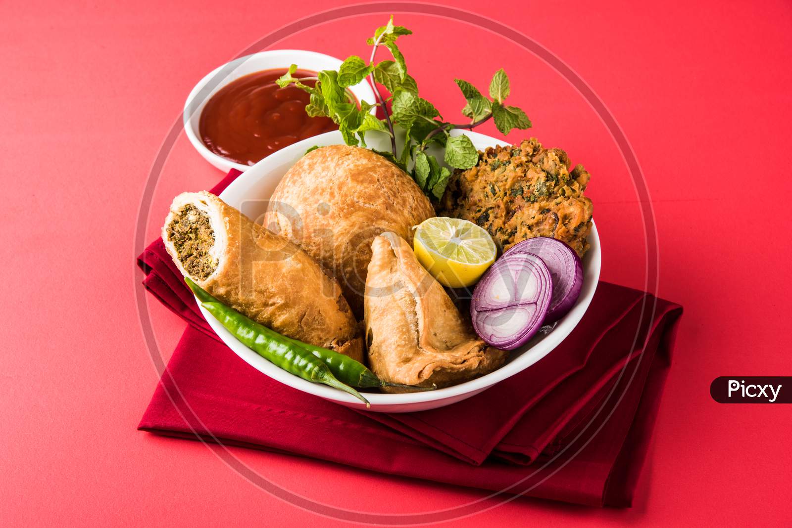 Coriander / Kothimbir vada, Samosa, Kachori, Daal Vada are favourite Indian tea time snacks. selective focus