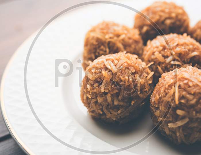 Jaggery coconut Laddoo / Nariyal gur ke laddu
