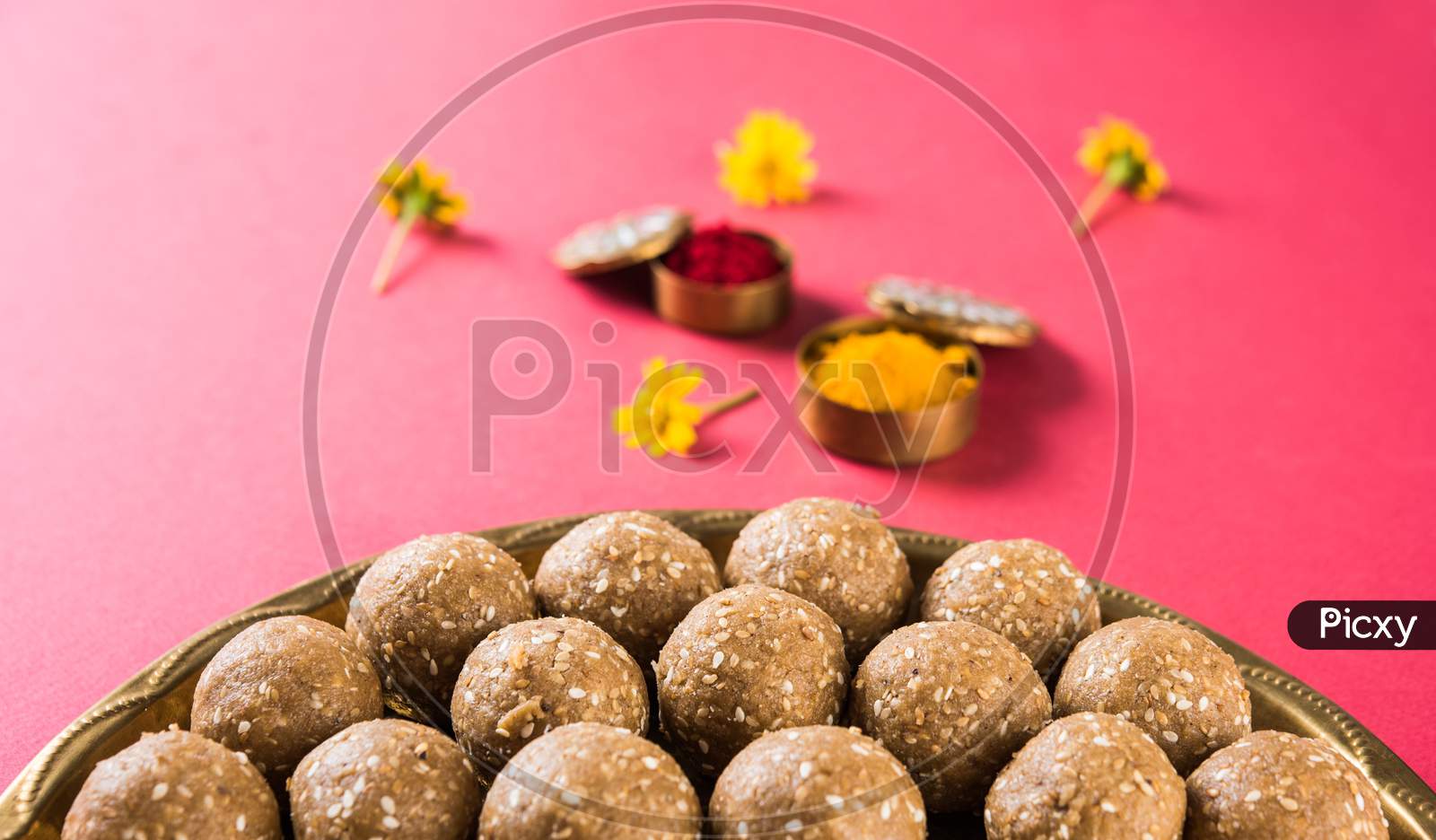 Tilgul / Til Gul laddu OR Sesame sweet ball and cake or Vadi