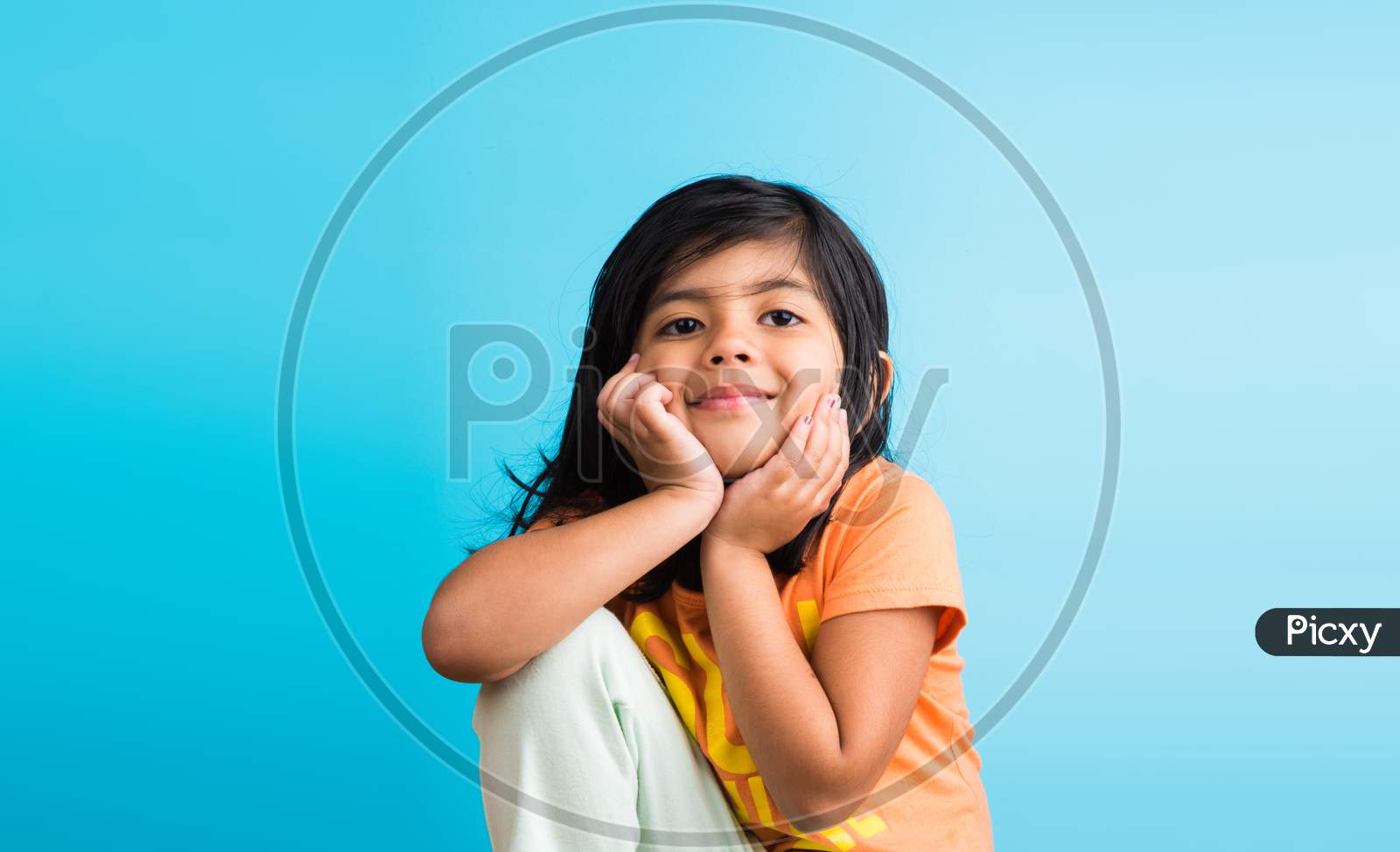 Image of closeup of Indian small girlYB579286Picxy