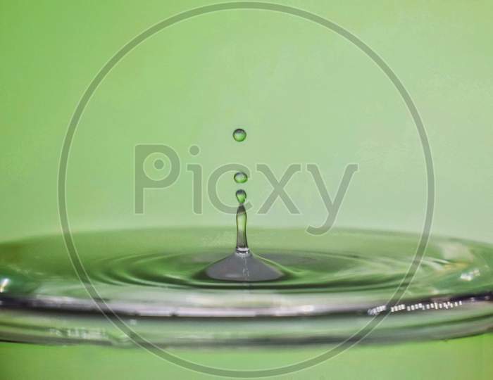 Watet droplet is falling from the top into a bowl of water and making interesting structure.